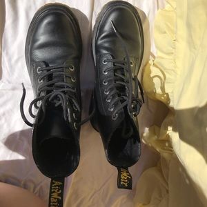 Dr. Martens luana boots